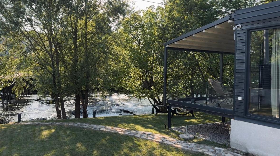 הוילה Bihać Waterfall Glamping Cabin מראה חיצוני תמונה